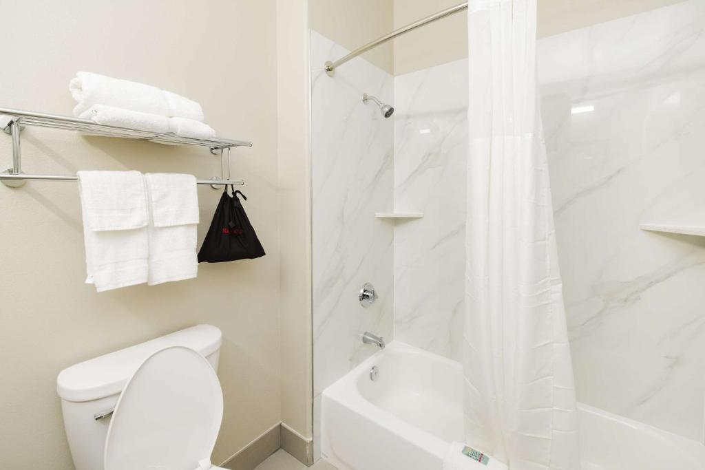 SureStay Studio by Best Western Conroe Downtown photo