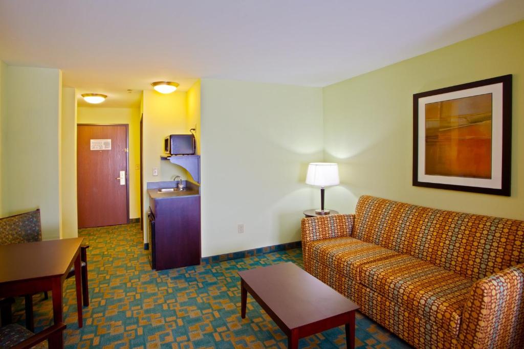 Holiday Inn Express Hotel & Suites Thornburg-S. Fredericksburg photo