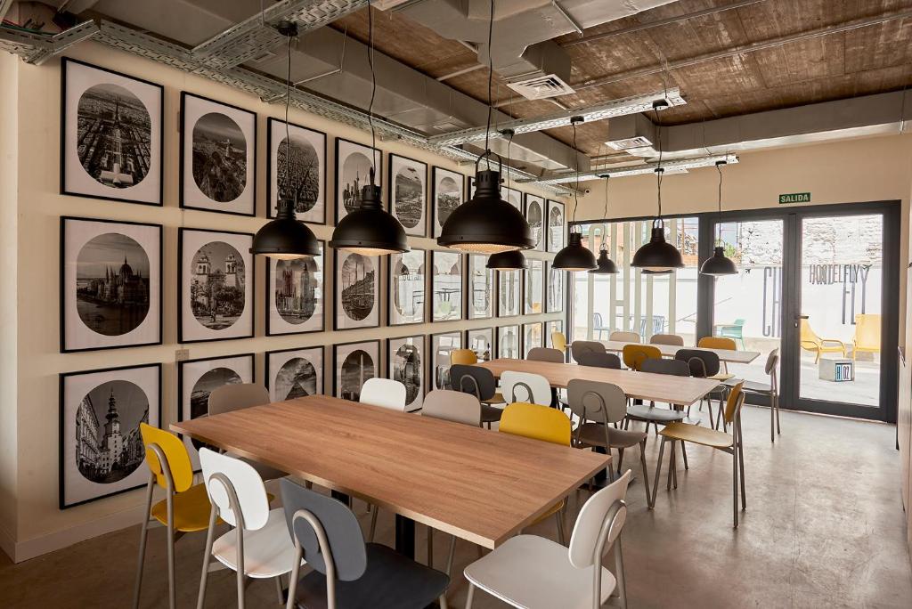 Hostelfly Madrid Airport - 4
