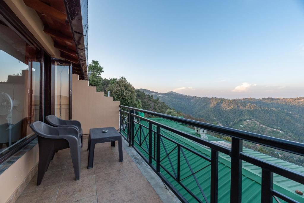 Belle Vue, Studio overlooking the hills w wifi by Roamhome photo