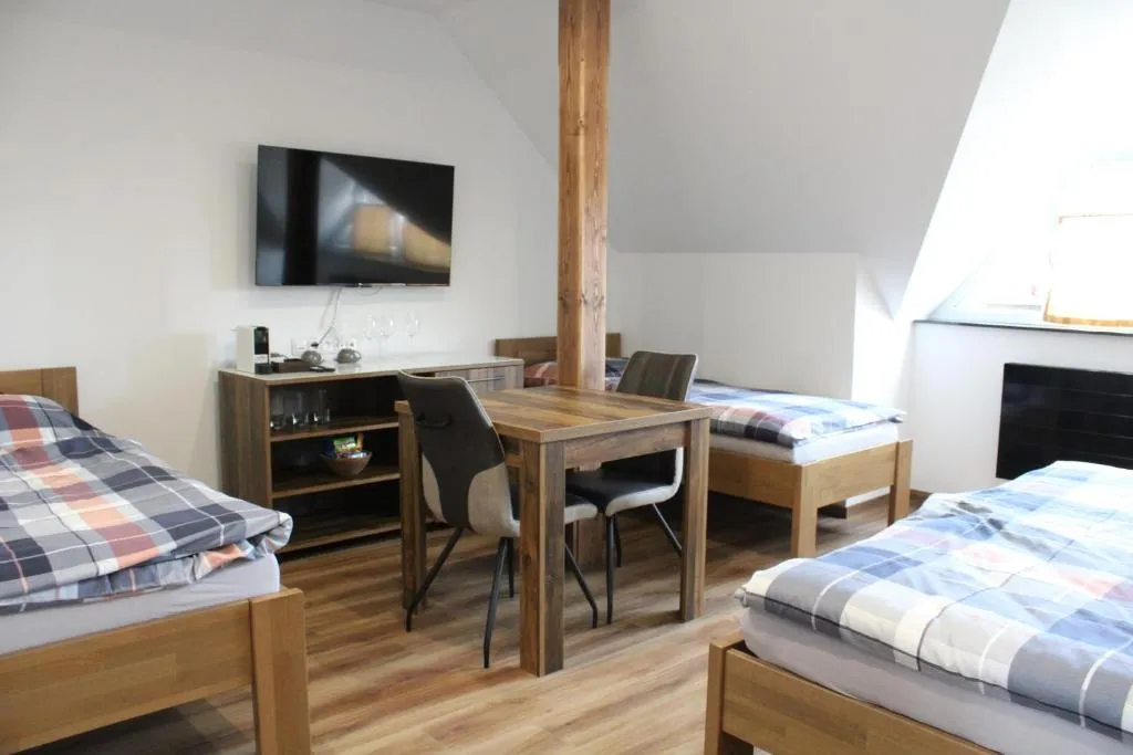 Penzion U Kapličky, hotel a Malá Hraštice