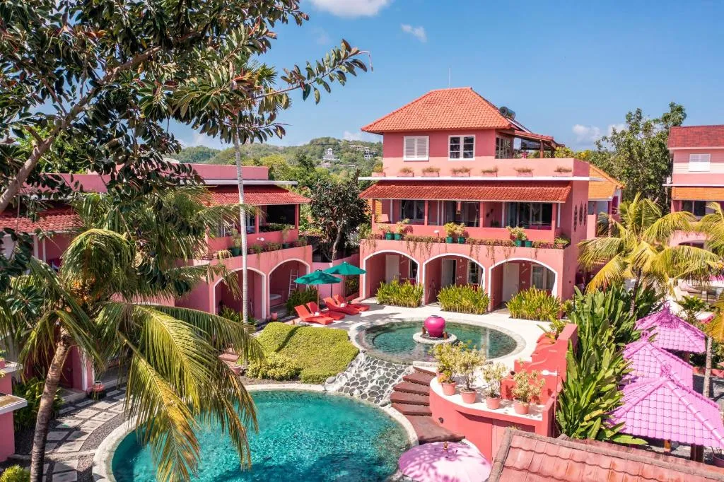 PinkCoco Uluwatu - Constant Surprises & for Cool Adults Only，位于乌鲁瓦图的酒店