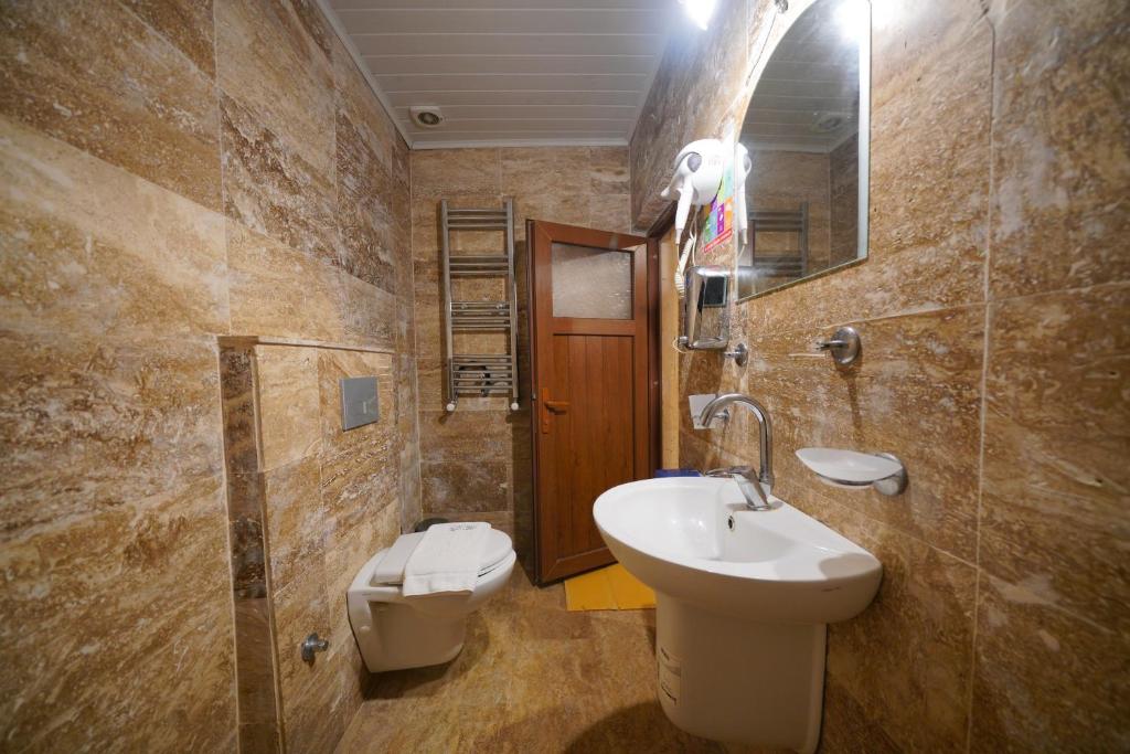 Lucky Luke Stone House photo