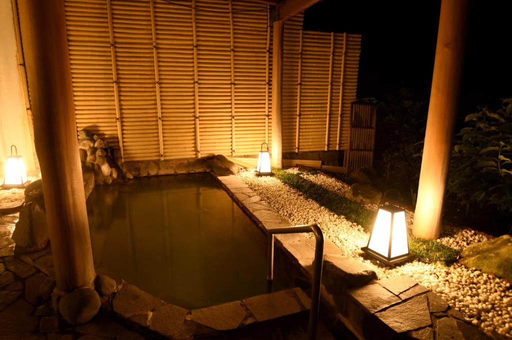 Hot spring bath