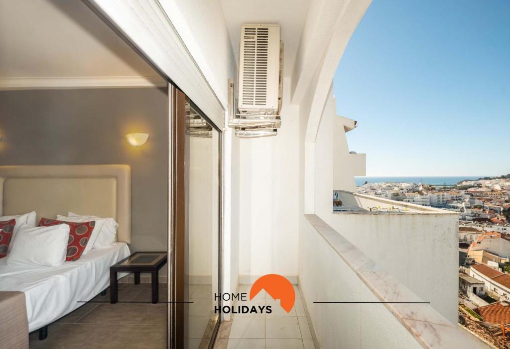 #018 T2 Elisabete by Home Holidays, Albufeira