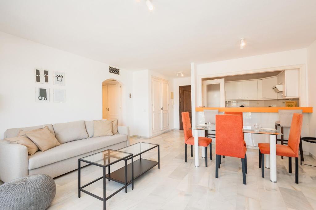 Vacation apartment with private parking in Puerto Banús - 2