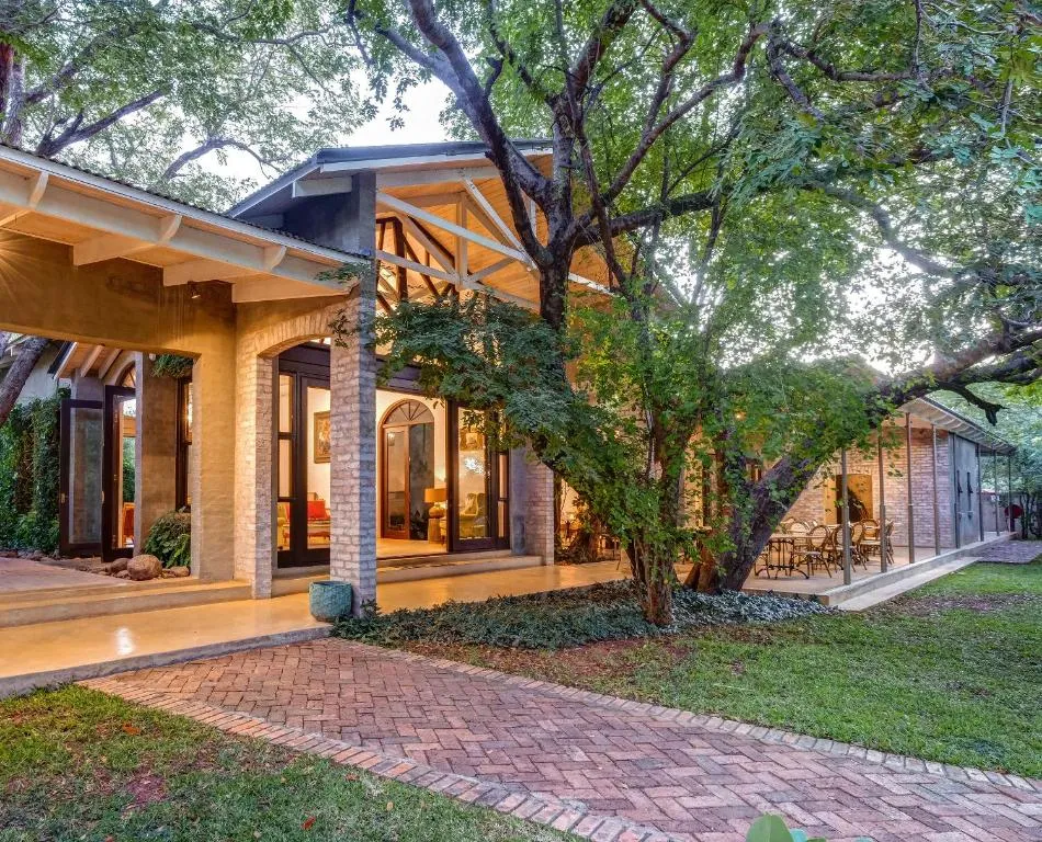 Mbano Manor Hotel Victoria Falls，位于维多利亚瀑布的酒店