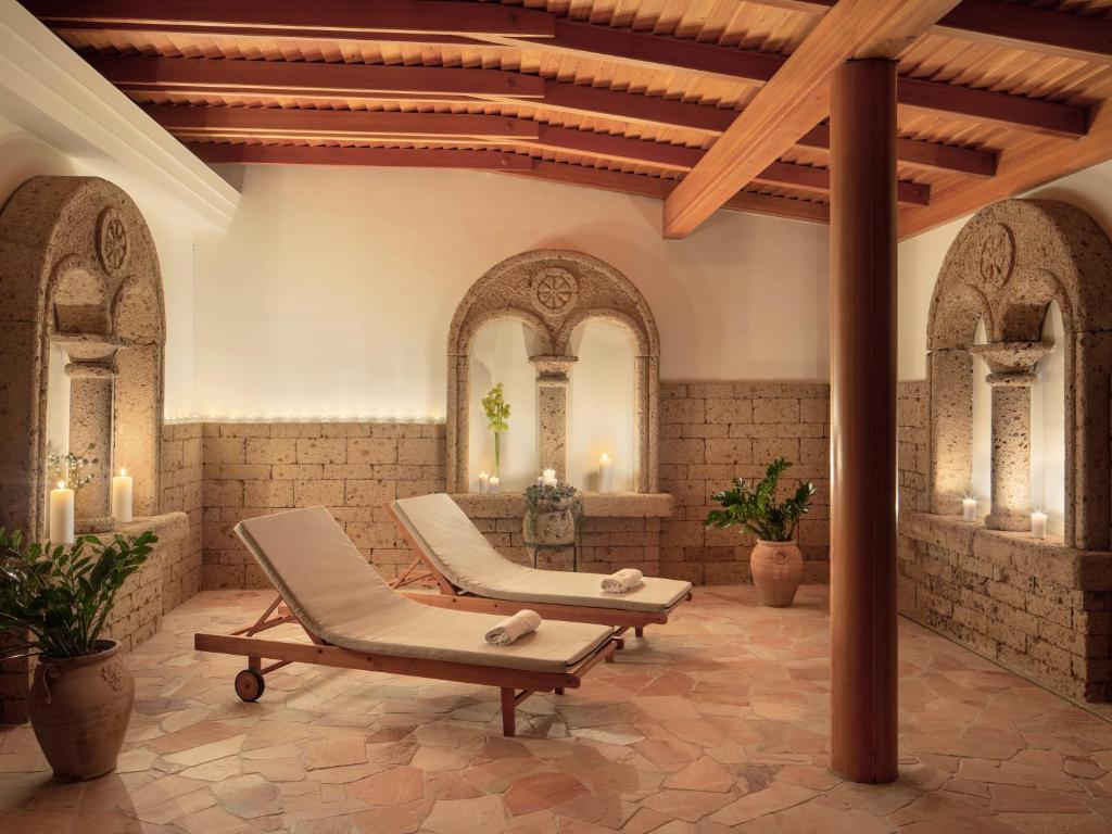 Hot spring bath, NaturMed Hotel Carbona in Hévíz