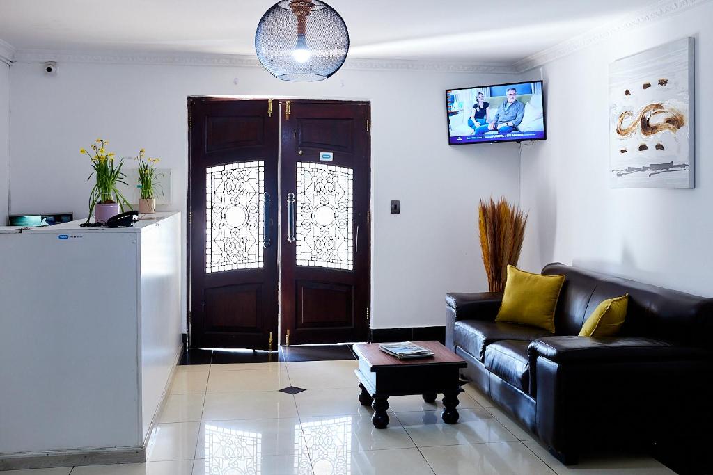 Airport Royal Guest House photo