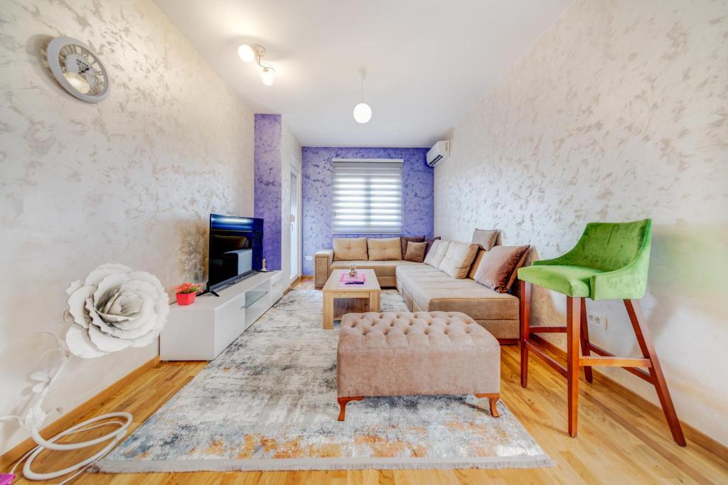 Plum Apartment - 2