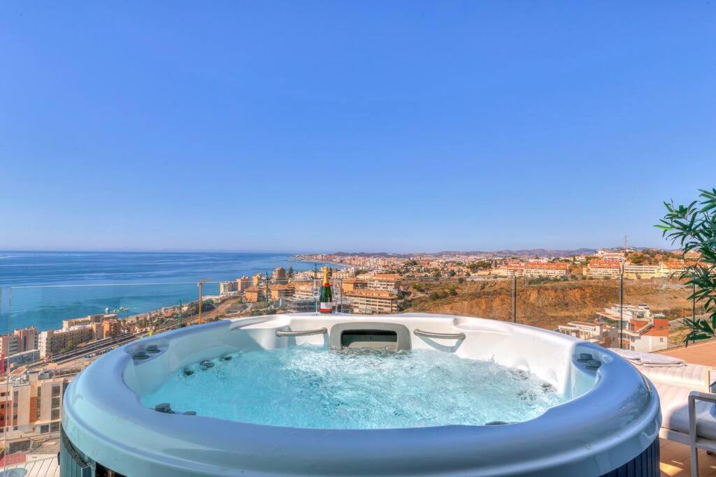 Stunning luxurious penthouse with panoramic views. - 4