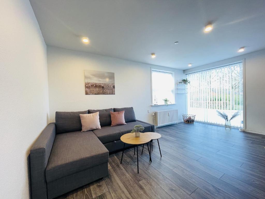 aday - Elegant Apartment with Terrace, Svenstrup