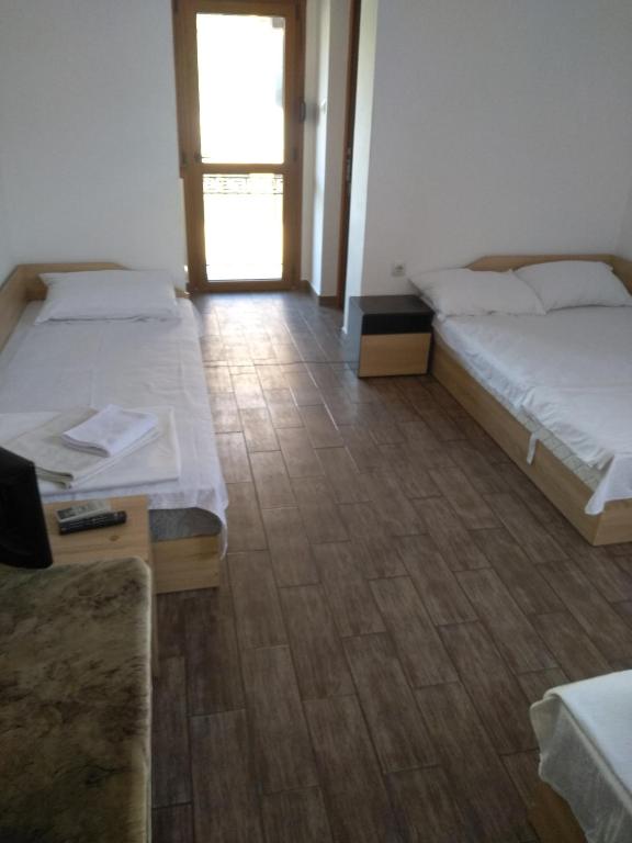 Guest House Lili photo