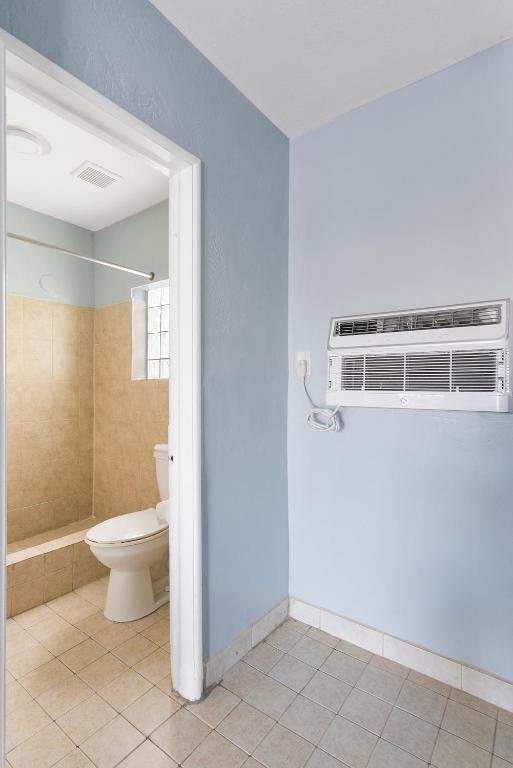 Deluxe Inn photo