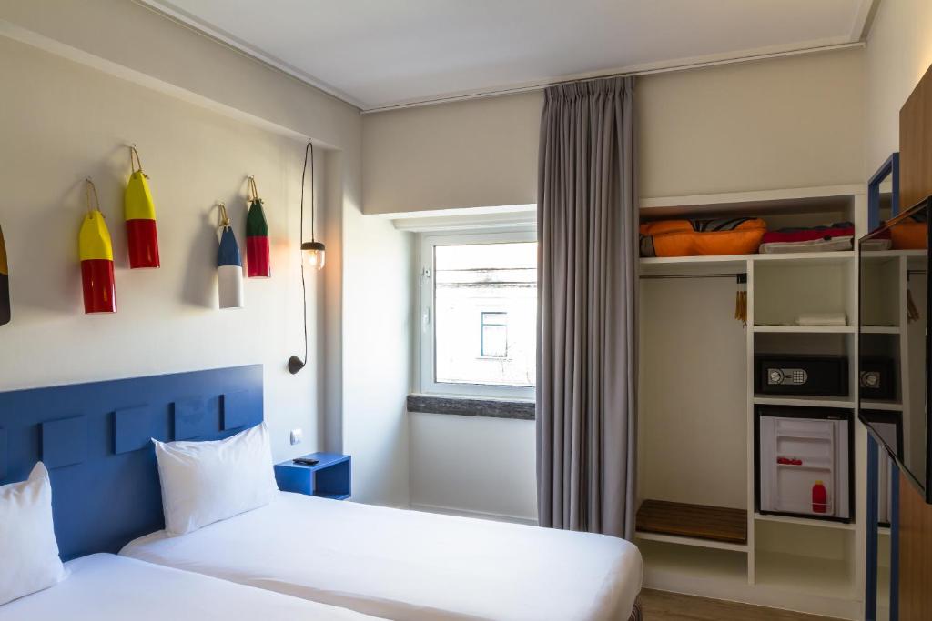 ibis Styles Lisboa Centro Liberdade NE photo
