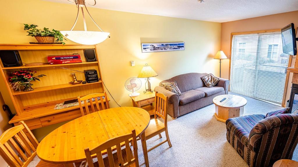 Crystal Forest #04 By Bear Country, Sun Peaks