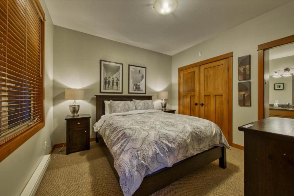 Settlers Crossing #08 by Bear Country, Sun Peaks