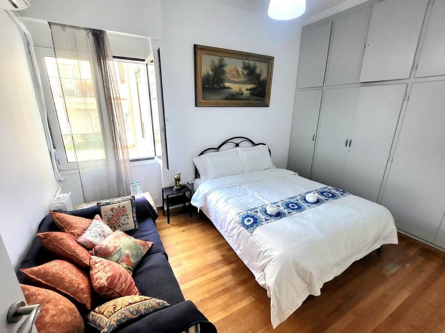 雅典的家Bb, Афины