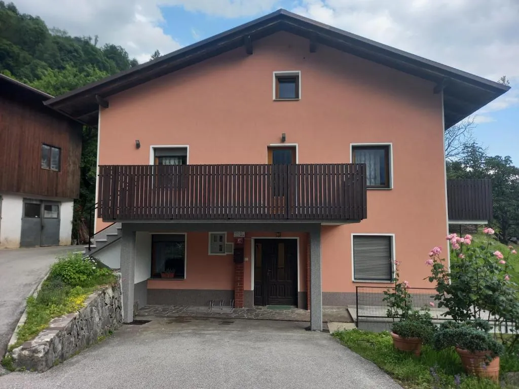 Apartmaji URŠIČ, hotel v destinaci Kobarid