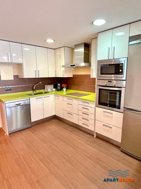 APARTBEACH EUROPEOS JUNTO PLAYA CLIMATIZADO CON GRAN TERRAZA y MUY LUMINOSO - 3