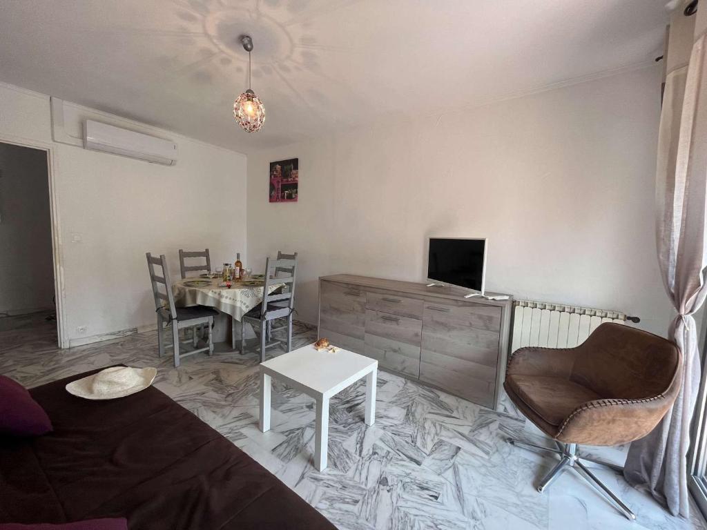 Appartement T2 avec Terrasse et Parking Privé à 300m de Port Fréjus - FR-1-226A-58 - 2