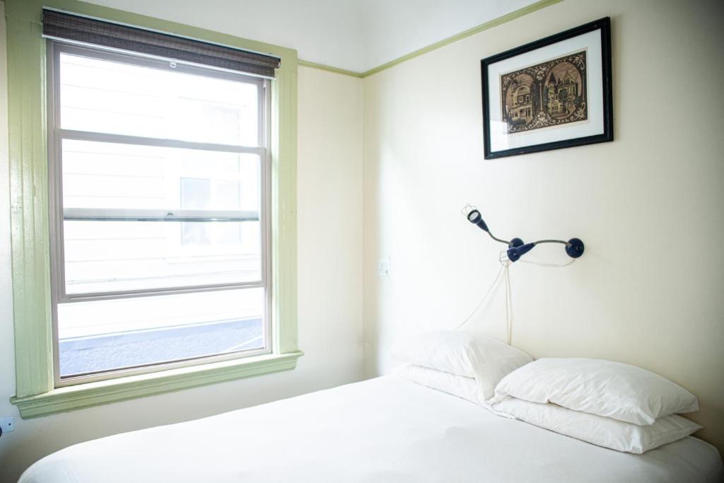 Green Tortoise Hostel photo