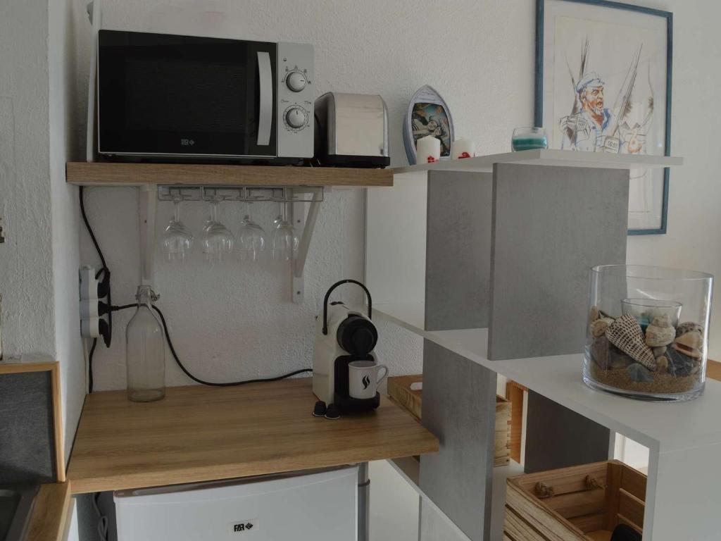Studio Cabine lumineux, loggia & plancha à Port Camargue, 4 couchages, ménage inclus - FR-1-250-161 - 3