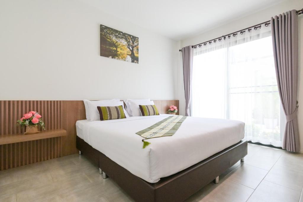 Baan Kieng Tawan, Khong Chiam