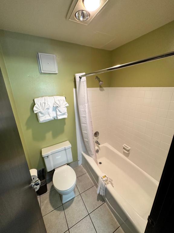 Super 8 By Wyndham Eau Claire Wi photo
