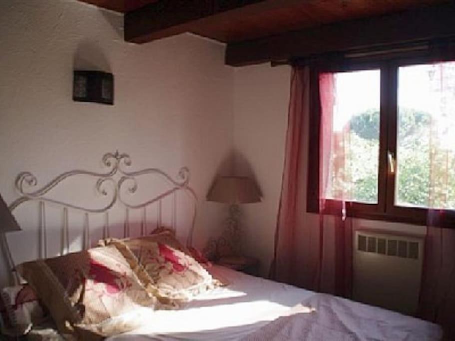 QUIET COTTAGE NEAR CITY CENTER - 3