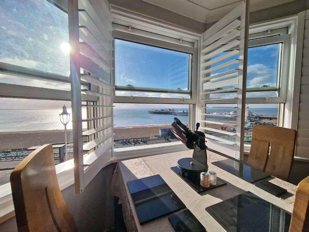Direct Sea Views Seafront Location & Free Parking, Brighton & Hove
