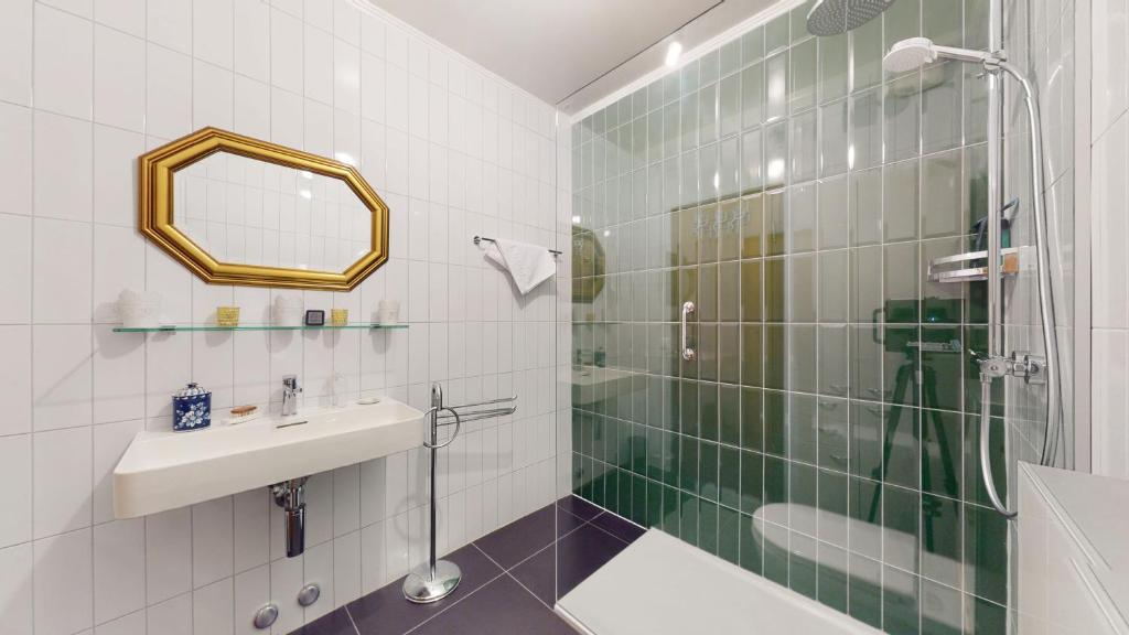 Bright flat overlooking Lake Geneva - 3