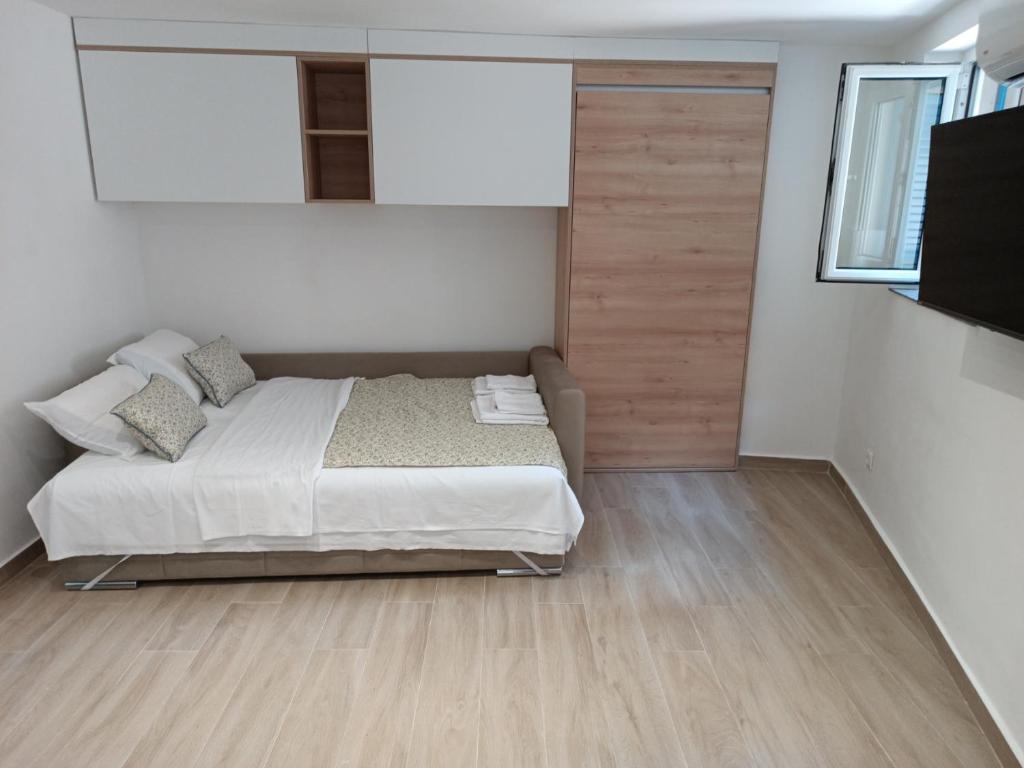 Studio Apartment Danka Old Town Budva - 4