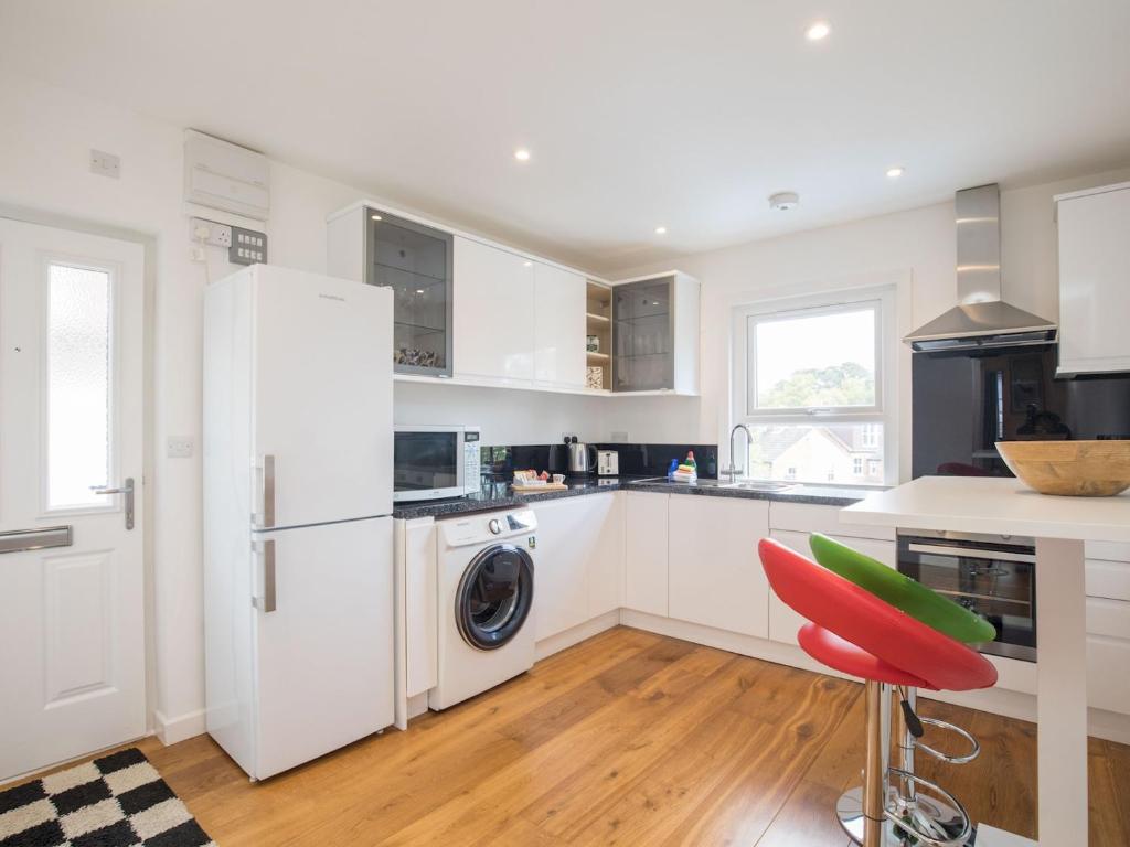 Pass the Keys Trendy Flat in Sunninghill's Village Atmosphere, Ascot