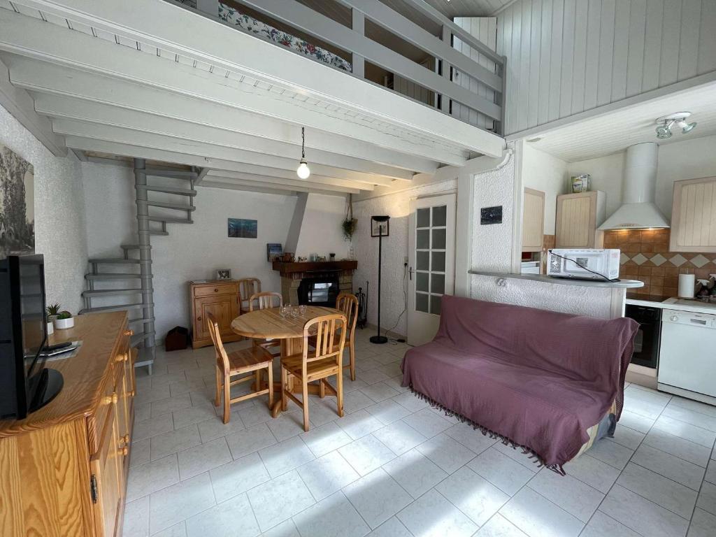Maison 3 pièces avec mezzanine, proche plage et forêt, 6 couchages, parking, terrasse aménagée - FR-1-224C-240 - 1