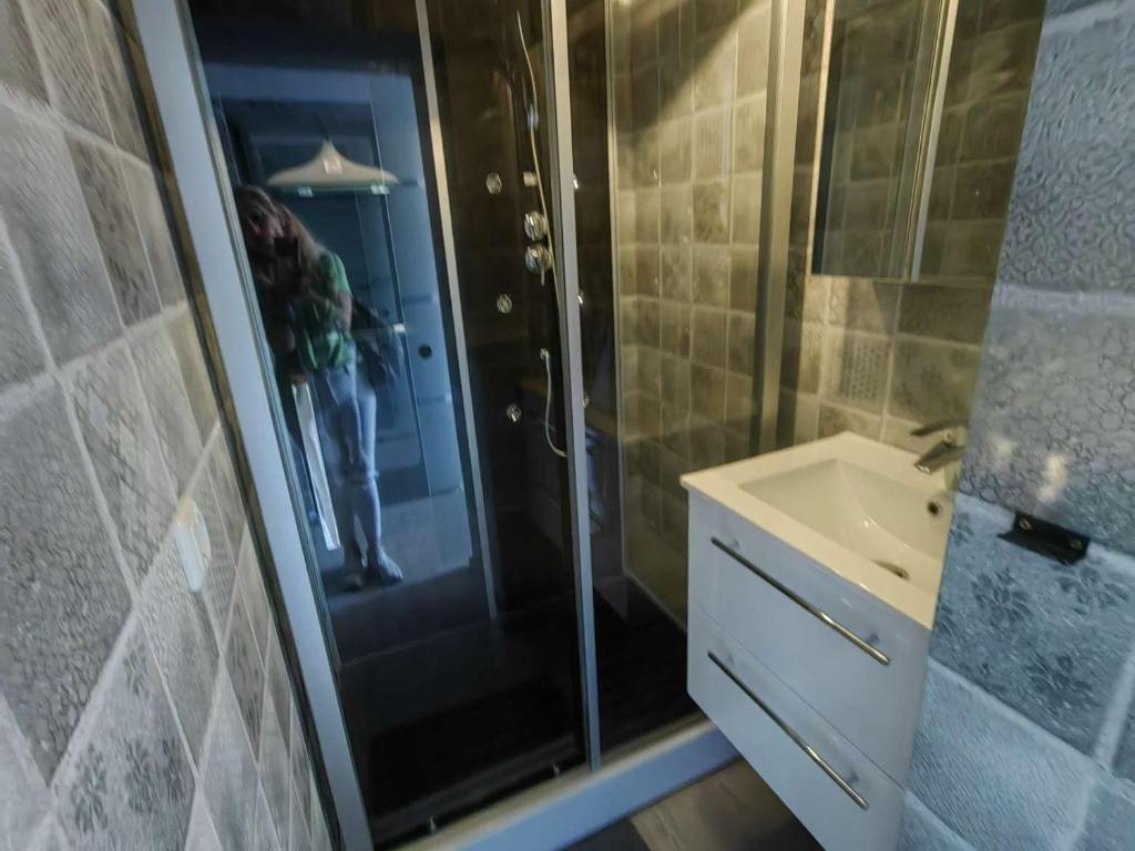 Studio rénové avec terrasse, climatisation, proche plage - FR-1-607-165 - 2