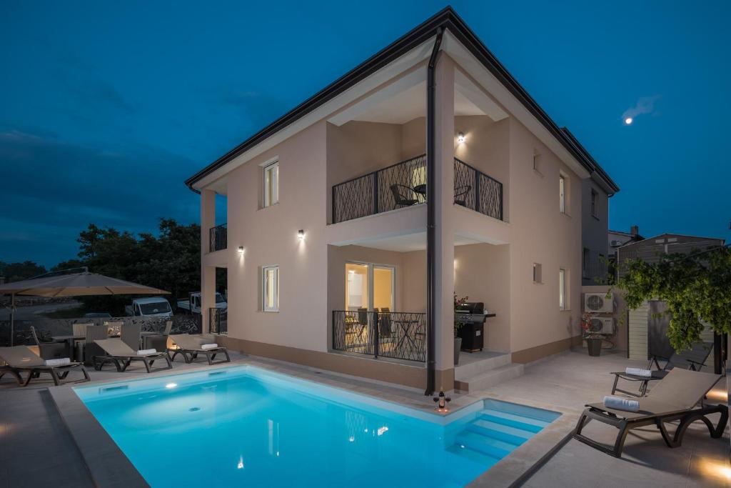 Villa IN, Nova Vas