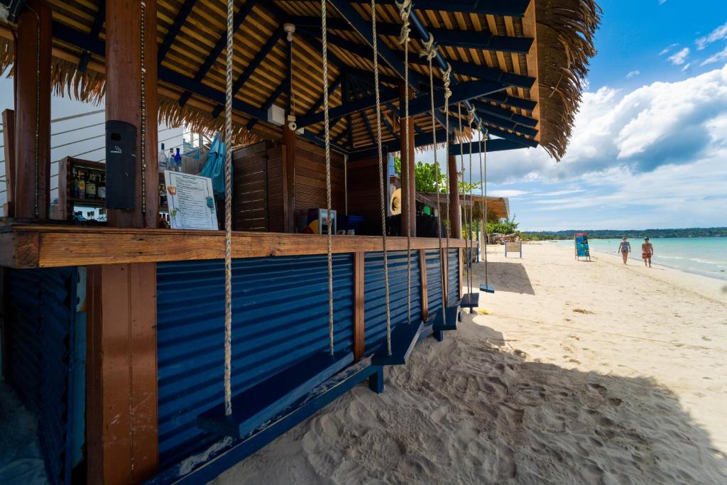 Blue Skies Beach Resort photo