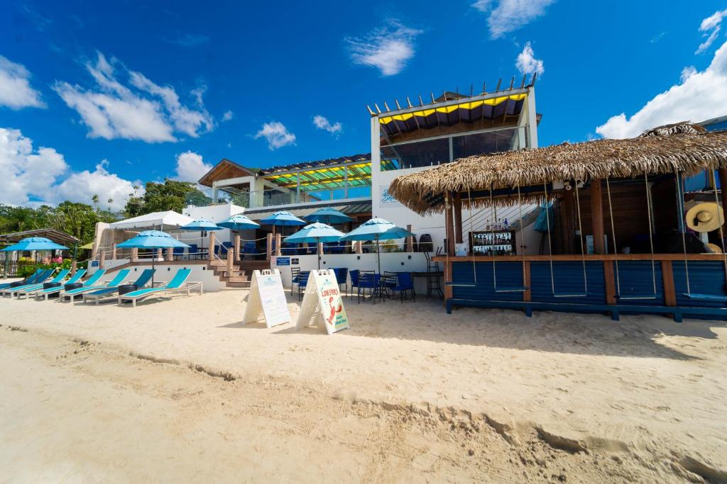 Blue Skies Beach Resort photo