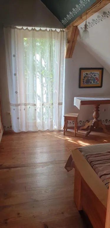 Mājīga istaba ar balkonu un vannasistaba, bezmaksas velo noma, hotel in Iecava