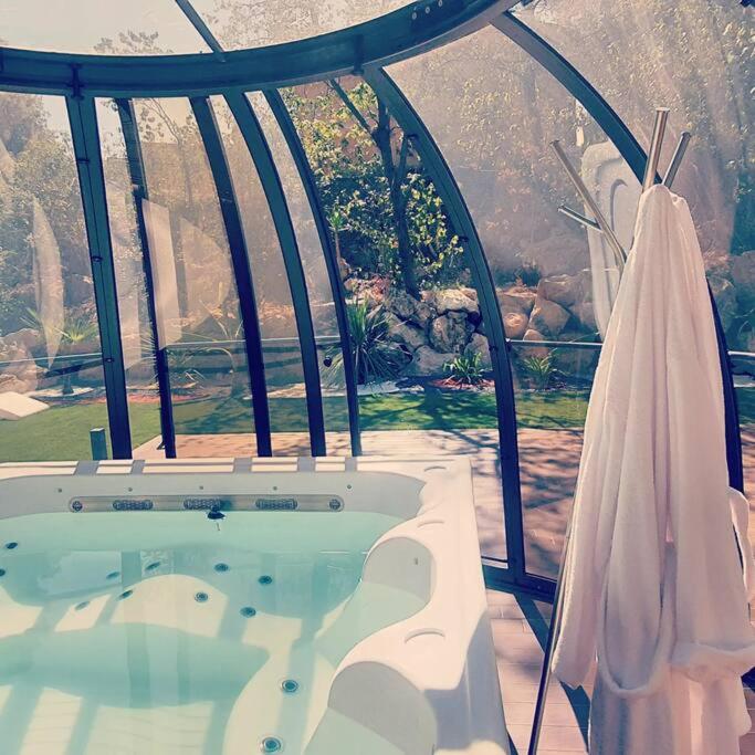 La Bonne Etoile Marseille ! Hébergement romantique ! Jacuzzi et Piscine chauffée - 5