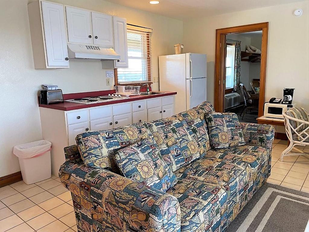 Pony Island Inn — Hotel in Ocracoke