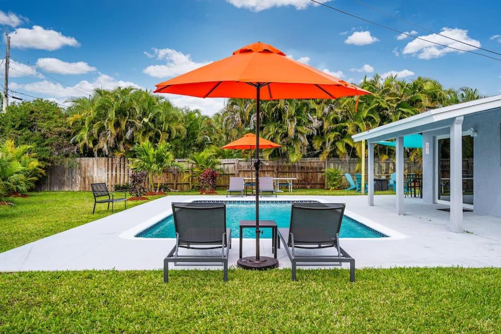 Spacious 5 Bedrooms with Large Pool, 12 minutes to the Ocean, Fort Lauderdale