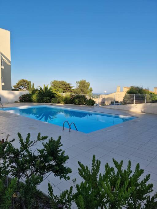 Superbe villa contemporaine vue mer dans résidence avec piscine et tennis - 1