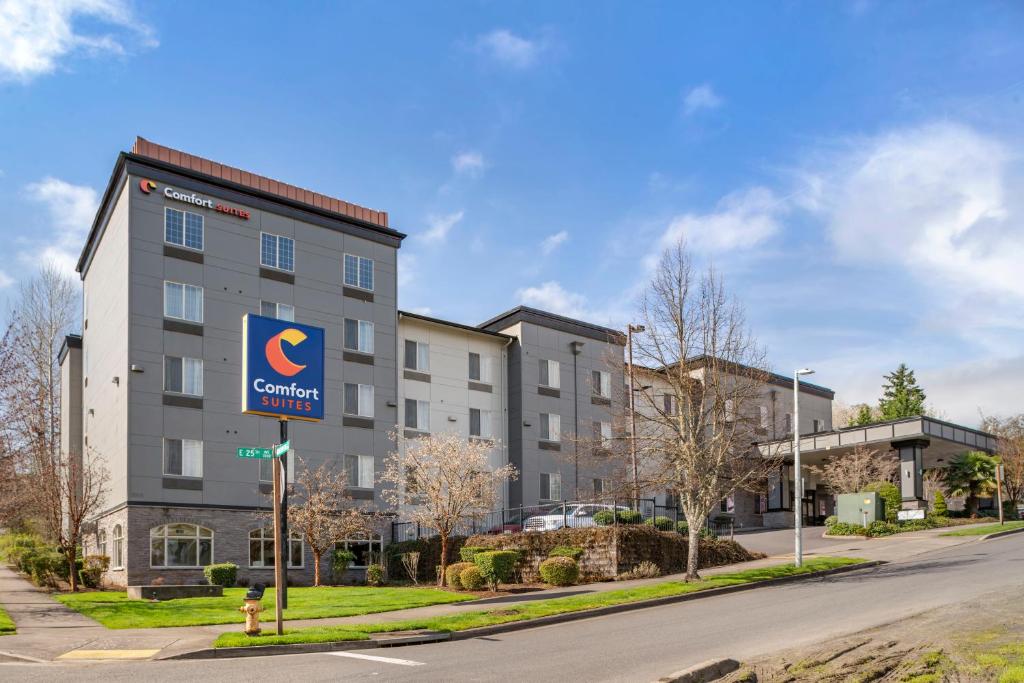 Comfort Suites Eugene photo