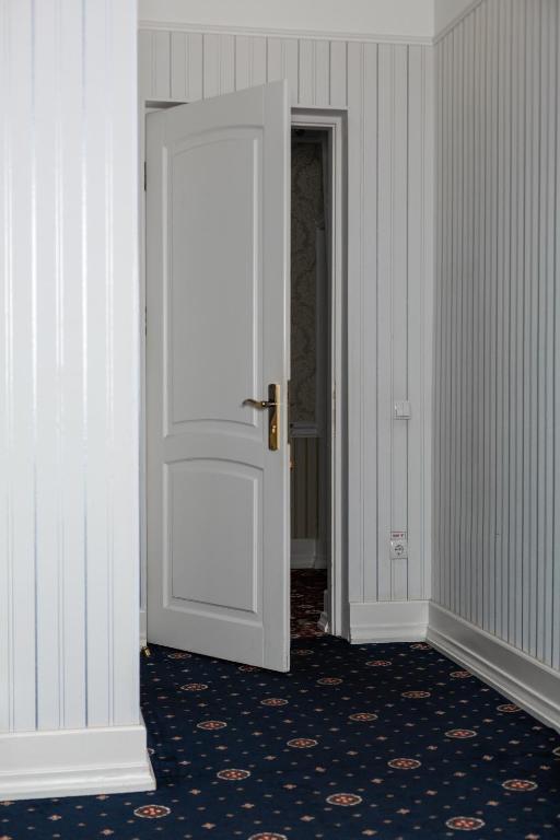 Hotel Aristocrat photo
