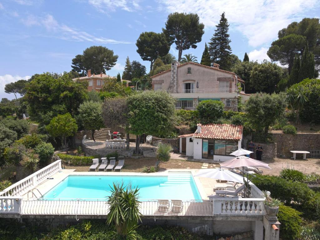 Large Panoramic Villa Retreat - 4