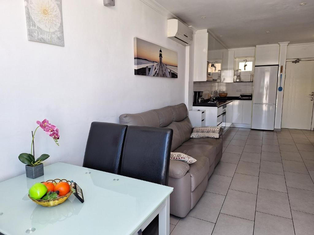 Solaris - Refurbished, Top Floor, Sea Views - 3