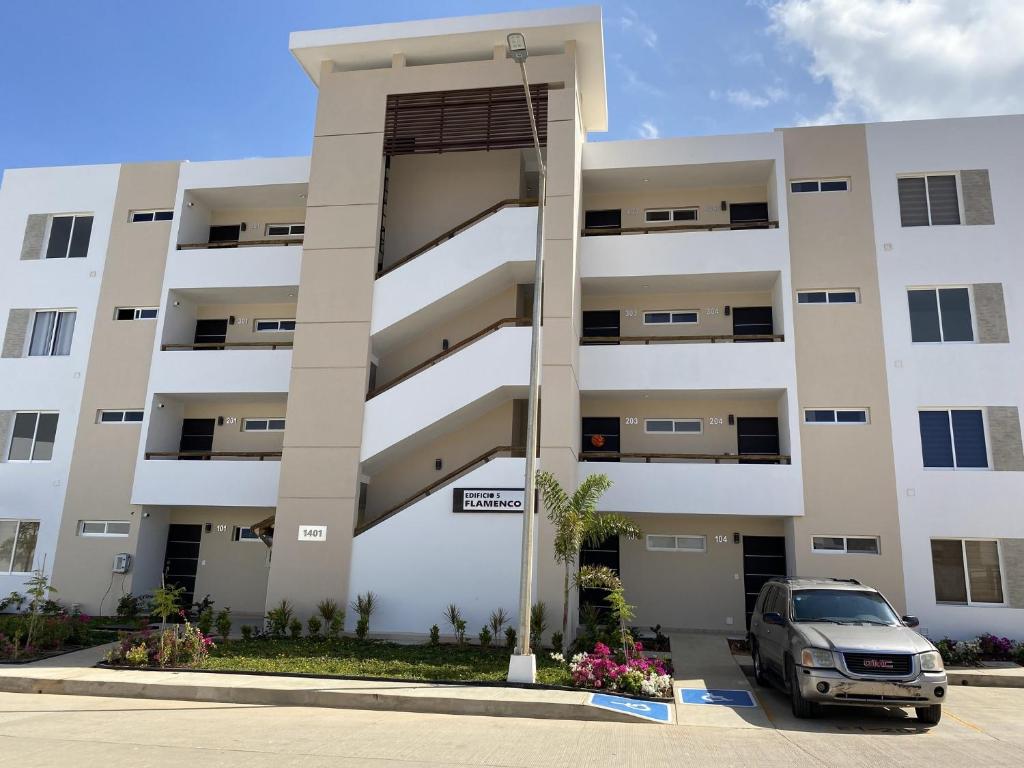 Nuevo y Muy Bonito Departamento Con Vista a la Alberca - Residencial Almarena I - 4