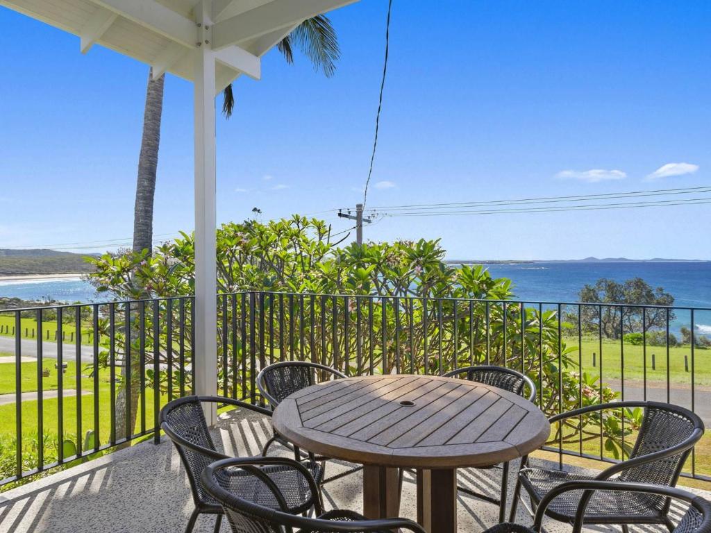 Landis On Pollack, Woolgoolga